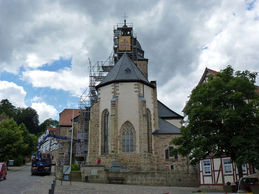 Einrüstung von St. Crescentius an der Südseite (Foto: Karl-Franz Thiede)